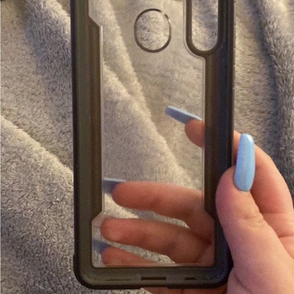 I’m selling it because I got a new phone. - Picture 6 of 7